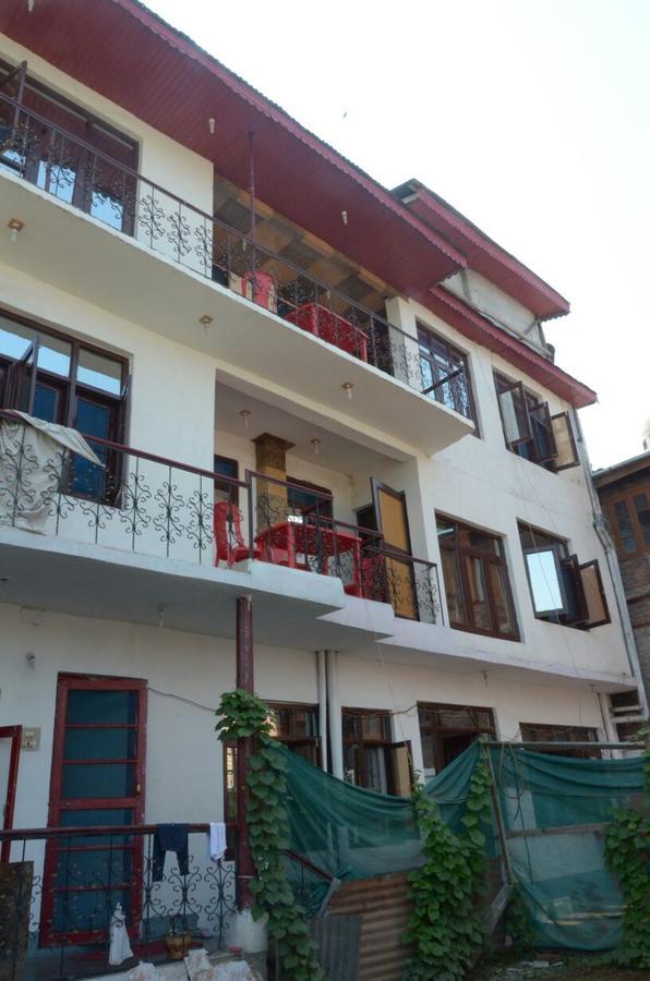 Howrah Guest House Srīnagar Exterior foto