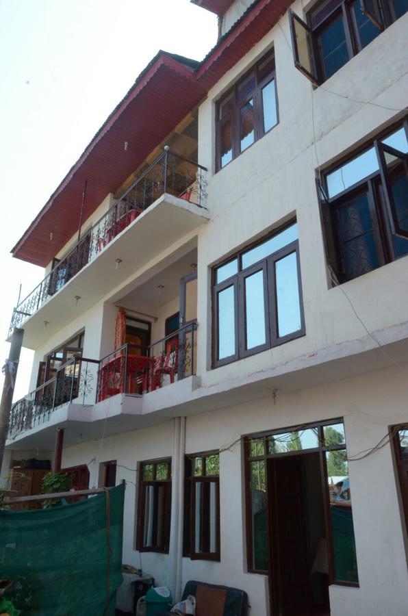 Howrah Guest House Srīnagar Exterior foto